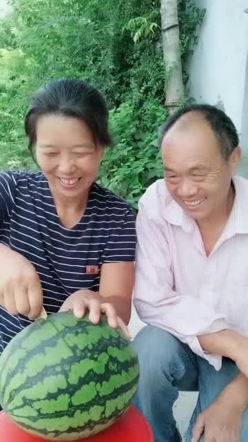 武汉夫妻吃瓜事件,一场网络热议背后的真相揭秘  第2张